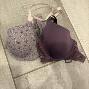Elegant Purple and Floral Women's Bra Set GAP BODY FAVORITE T-SHIRT Bra  36A